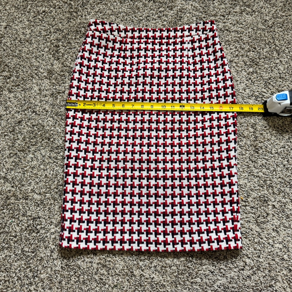 Boden Clara Textured Tweed Wool Blend Houndstooth Pencil Skirt - Picture 9 of 13
